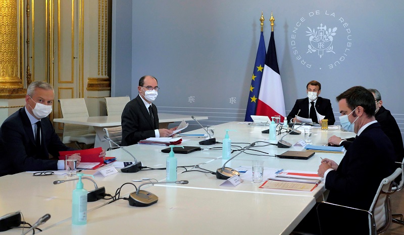 French President Emmanuel Macron holds a defence council on the coronavirus pandemic with Economy Minister Bruno Le Maire, Prime Minister Jean Castex and Health Minister Olivier Veran at Elysee Palace in Paris, France November 12, 2020. Thibault Camus/Pool via REUTERS - RC2L1K9ZLZMB