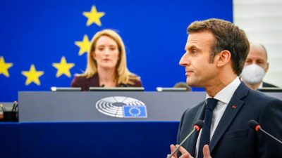 Macron se raccroche à l'international