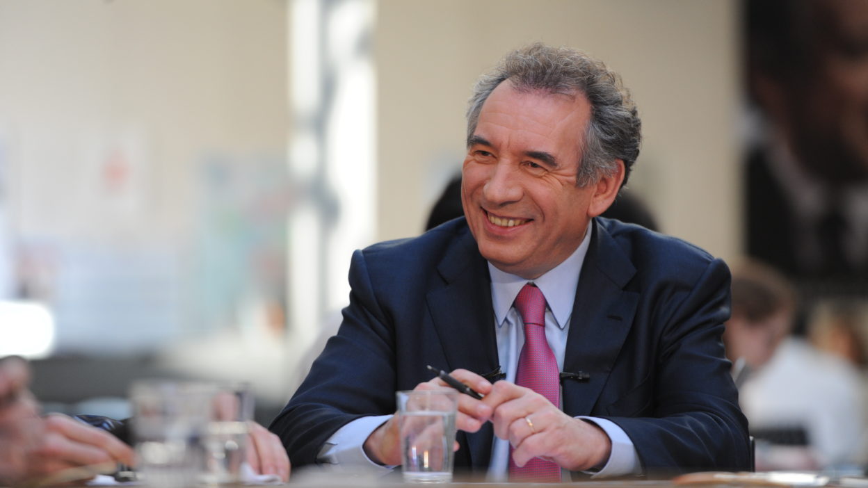 Bayrou s'offre un bureau pour 40.000 euros