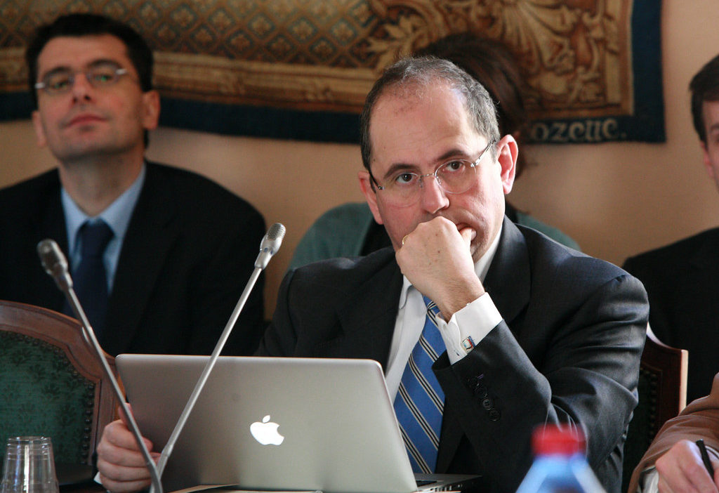 Philippe Laurent dénonce les coupes budgétaires.