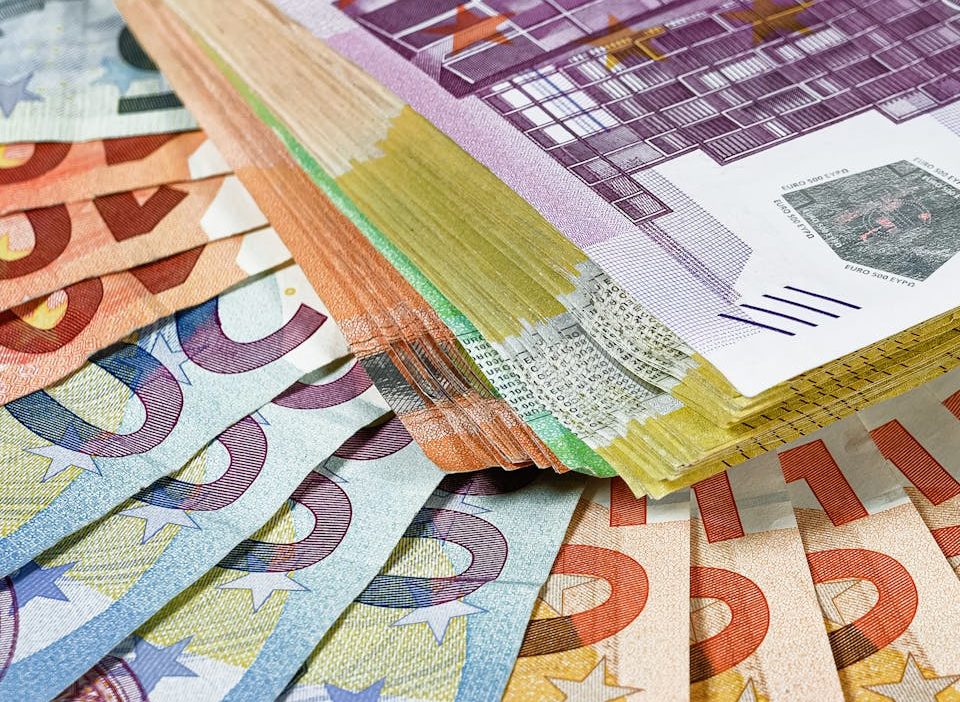 Une large majorité de Français soutient la taxe Zucman pour faire payer davantage les ultra-riches