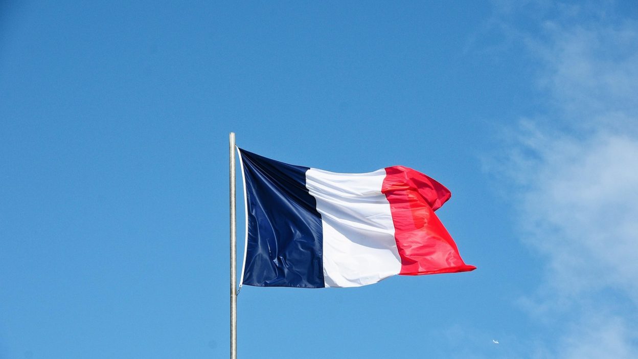 La crise française, un feuilleton politique qui fascine et inquiète l'Europe