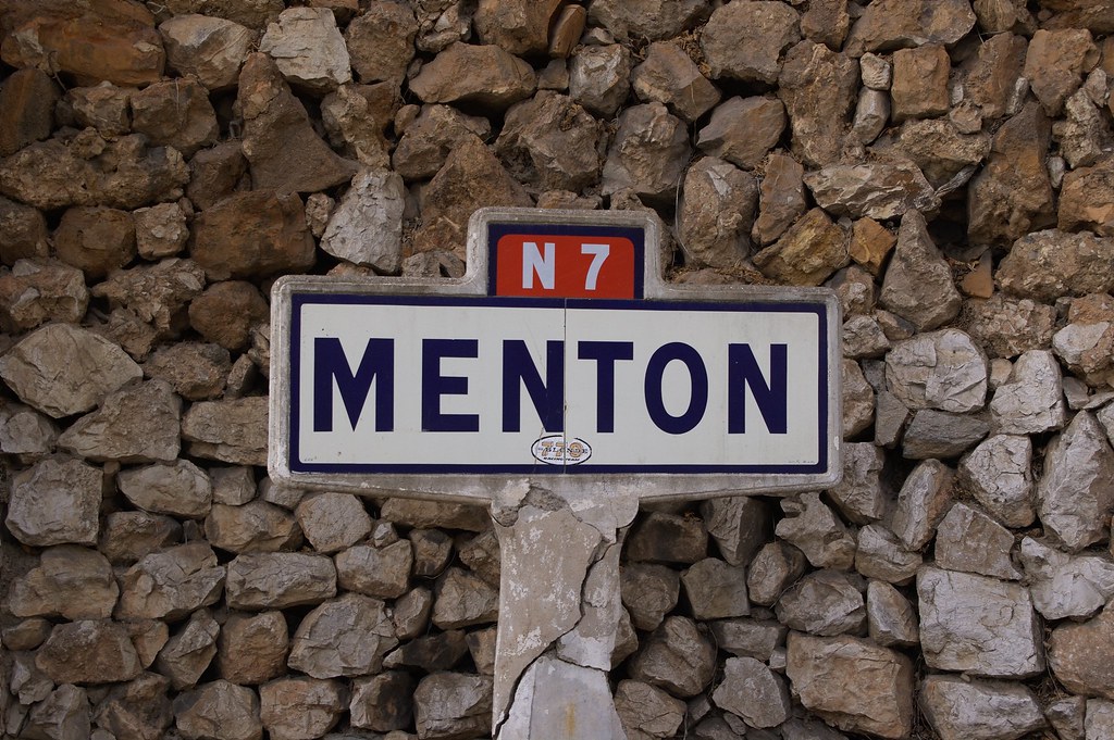 Louis Sarkozy veut-il vraiment servir Menton ou se servir de Menton ?