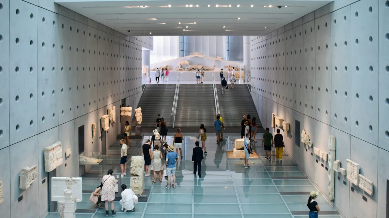 Le projet de Musée-mémorial des attentats change encore de cap, entre surcoûts, promesses brisées et attente des familles endeuillées.