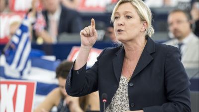 Marine Le Pen promet de censurer le gouvernement et réclame une dissolution ou une démission du président.