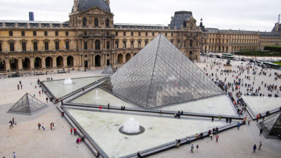 Le vol au Louvre révèle l’ampleur des failles de sécurité et la négligence de l’État dans la protection du patrimoine national.