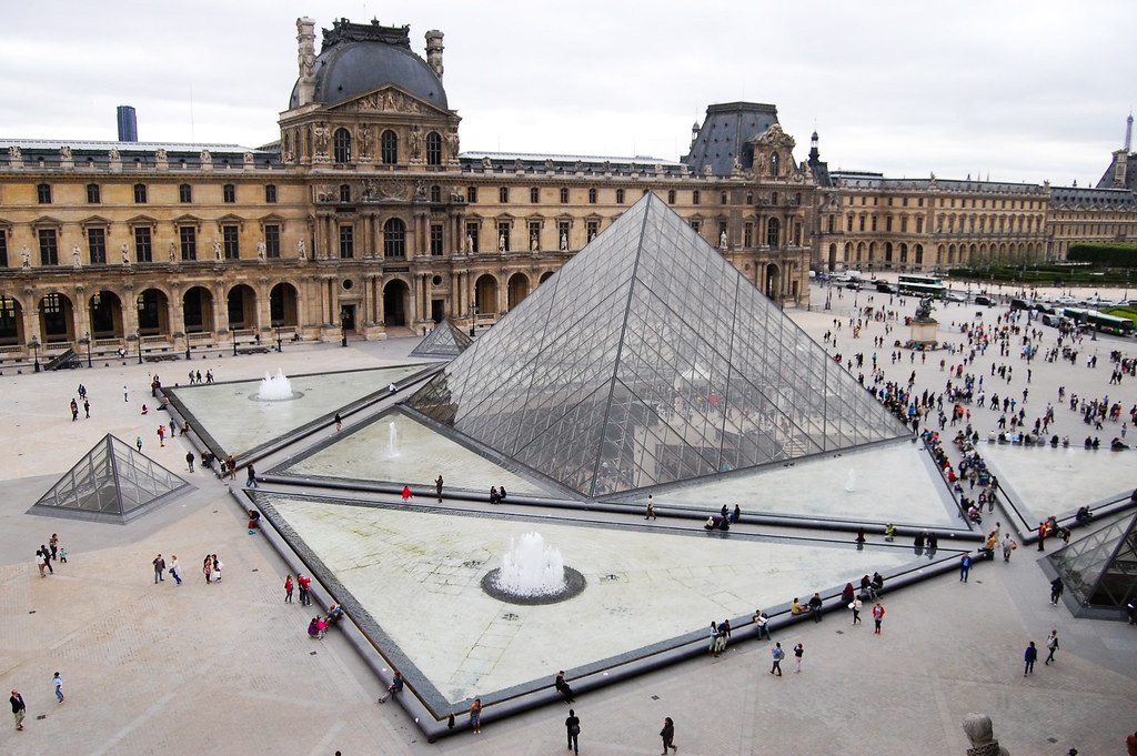 Le vol au Louvre révèle l’ampleur des failles de sécurité et la négligence de l’État dans la protection du patrimoine national.