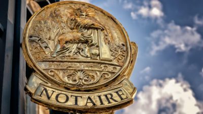 La hausse des frais de notaire épargne partiellement les couples primo-accédants, mais entretient un flou juridique sur leurs droits.