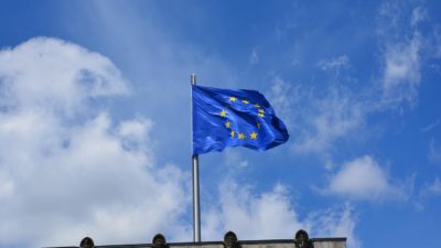 La crise politique française ébranle l'Europe
