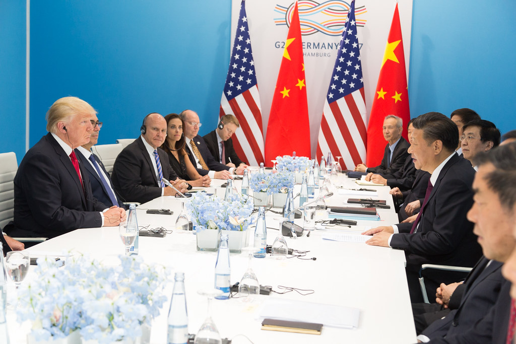 Donald Trump et Xi Jinping : entre sourires diplomatiques et guerre économique