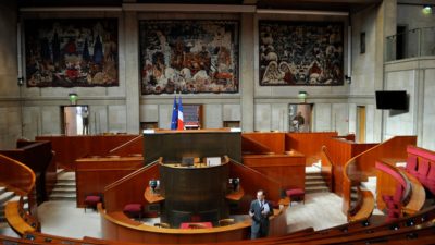 Un vote très serré à l’Assemblée révèle de profondes divisions sur la suppression de la TVA et le blocage des prix