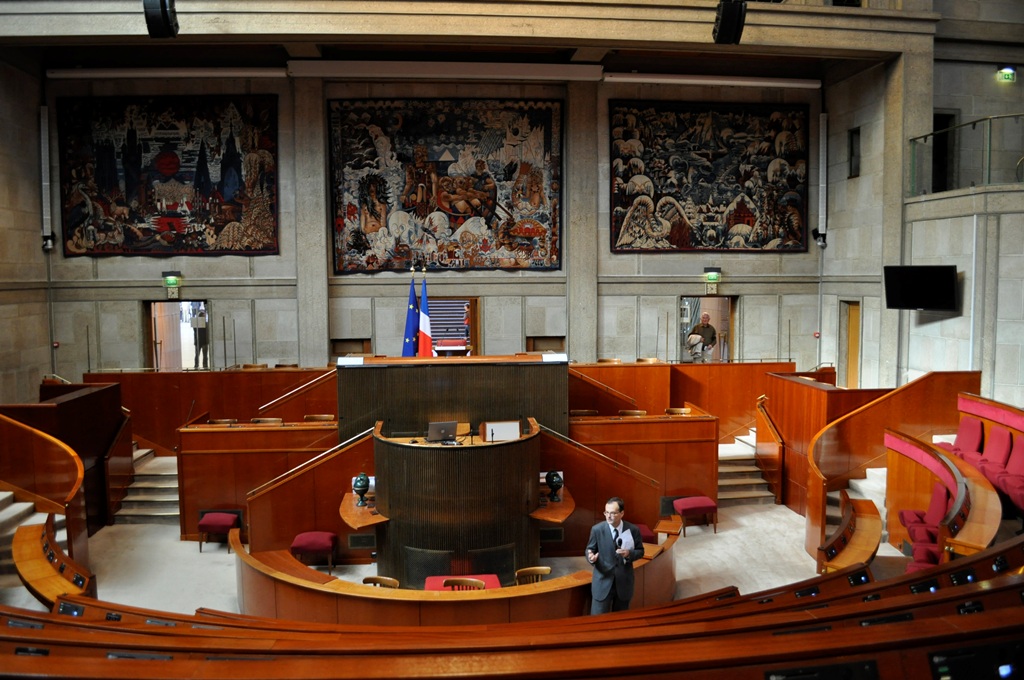 Un vote très serré à l’Assemblée révèle de profondes divisions sur la suppression de la TVA et le blocage des prix