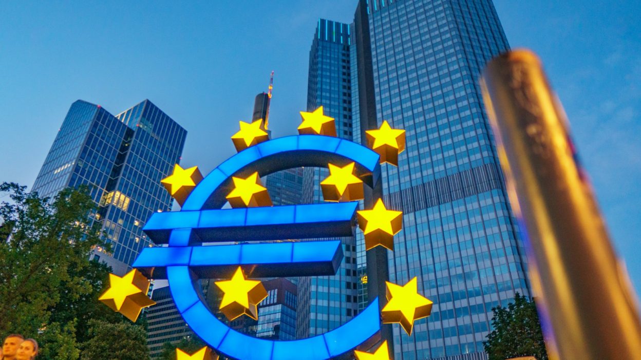 La BCE alerte sur des risques extrêmes et renforce son contrôle