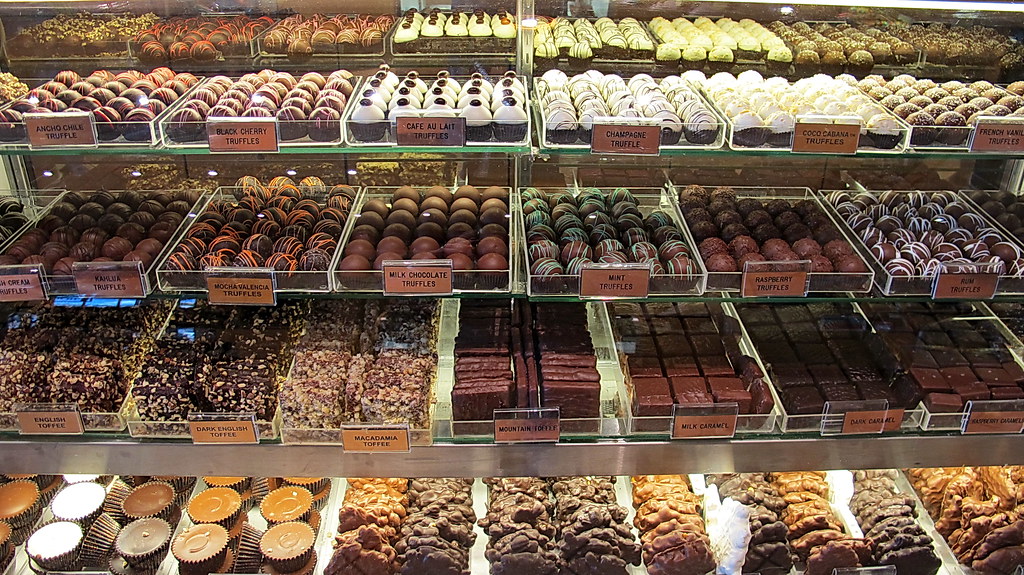 Le prix du cacao s’effondre, mais les chocolats restent chers car les industriels ne répercutent pas la baisse.