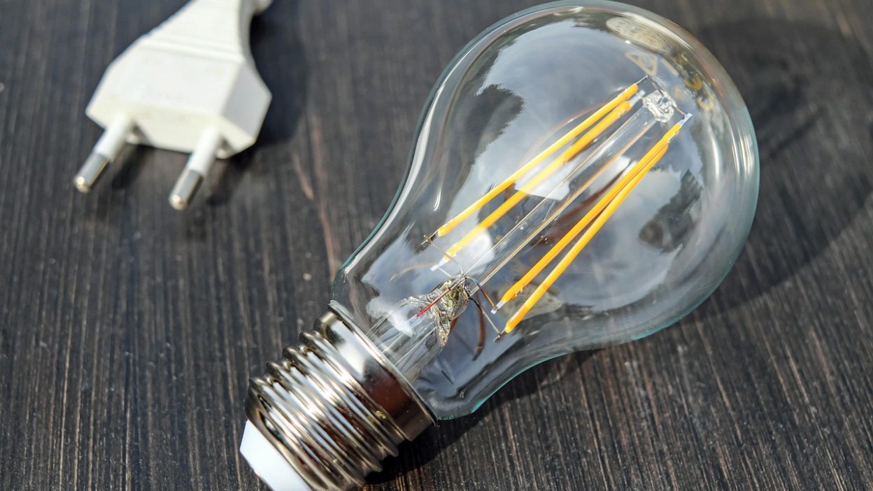 La fin de l’ARENH en 2026 expose les ménages français à une hausse durable et volatile des prix de l’électricité.