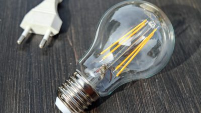 La fin de l’ARENH en 2026 expose les ménages français à une hausse durable et volatile des prix de l’électricité.