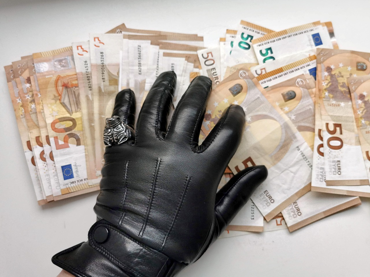 Soupçons de corruption et trafic d’influence : l’OCLCIFF perquisitionne les domiciles de Rachida Dati