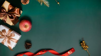 Les Français réduisent fortement leur budget de Noël 2025, fragilisés par l’inflation et des finances personnelles au plus bas