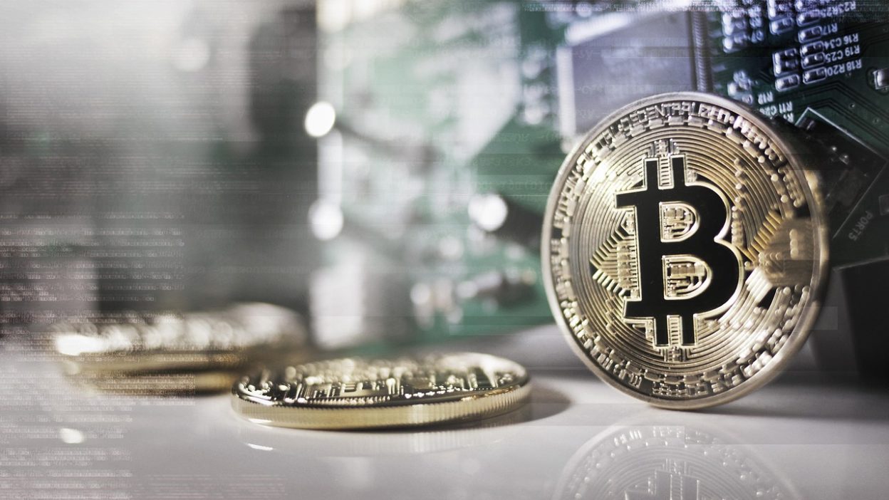 La chute du Bitcoin met en péril les entreprises très exposées à cette stratégie financière risquée.