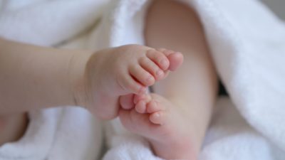 La population française n’augmente plus que grâce à l’immigration, tandis que la natalité passe sous le seuil des décès.