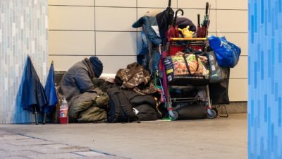 Face au froid intense, la réponse tardive des autorités parisiennes apparaît insuffisante pour protéger les sans-abri