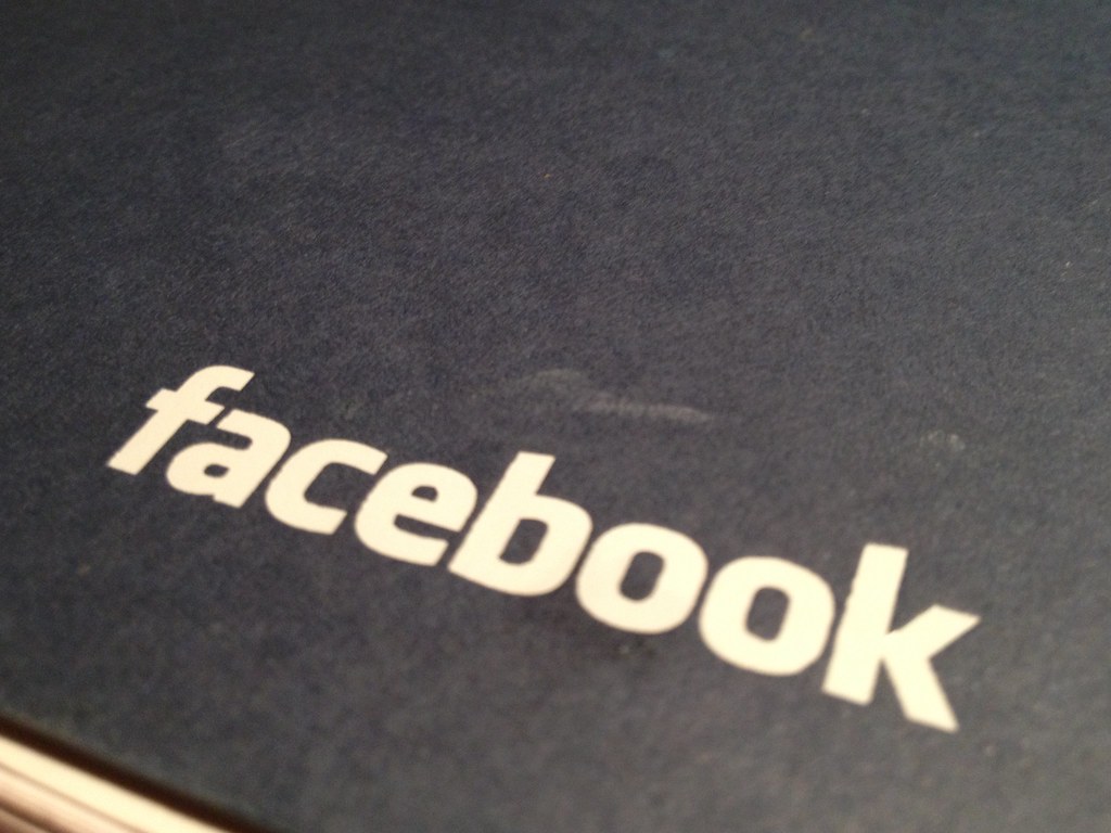 Facebook refuse de retirer une vidéo IA truquée annonçant un coup d’État en France