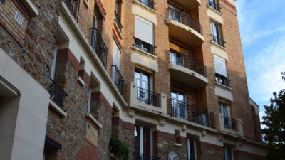 La hausse des plafonds du logement social, indexée sur l’inflation, élargit l’éligibilité mais aggrave la pénurie pour les ménages modestes.