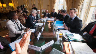 Lecornu face à l'impasse : ronds de table en urgence et agenda de crise