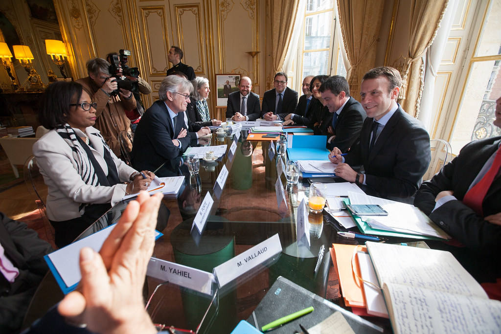 Lecornu face à l'impasse : ronds de table en urgence et agenda de crise