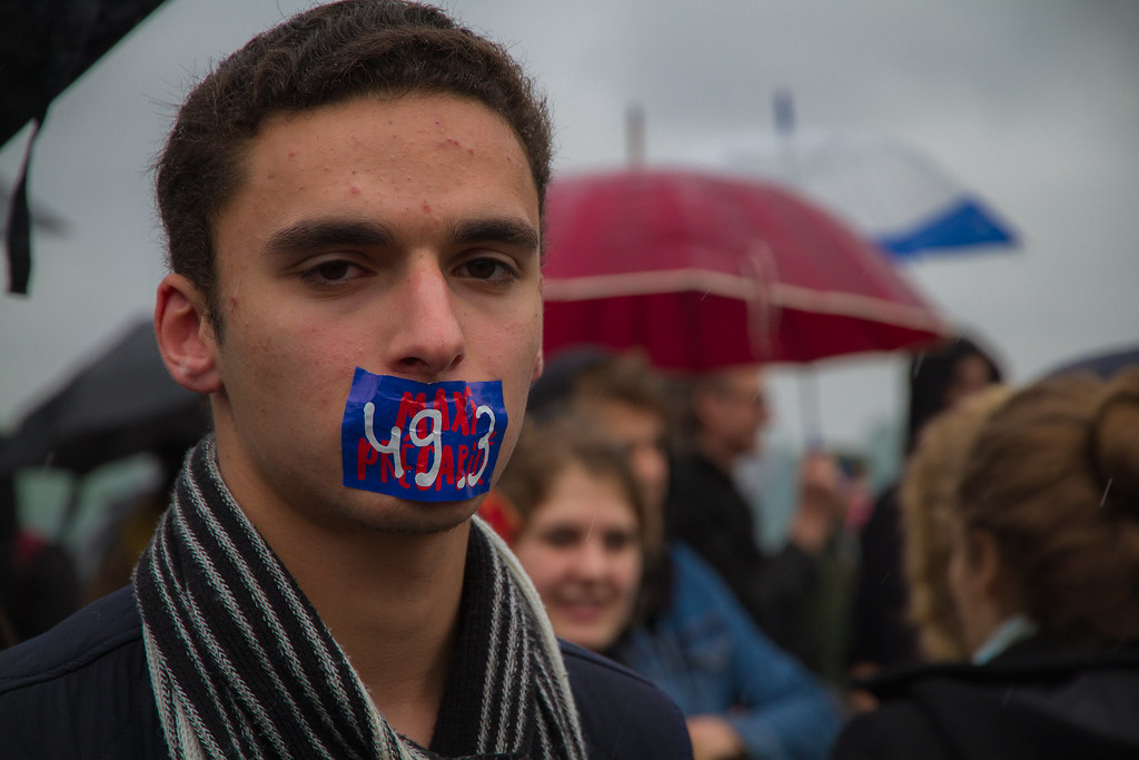 Quand le débat gêne, le gouvernement écrase la démocratie avec le 49.3