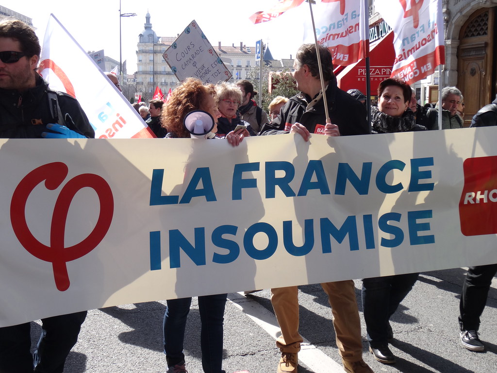 Lecornu fustige les postures de LFI et RN après leurs motions de défiance