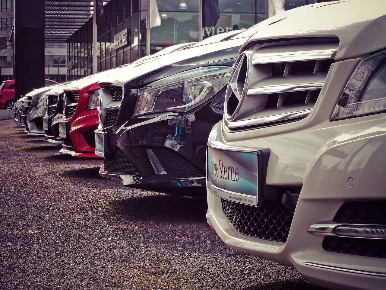 Voiture neuve trop chère : le marché de l’occasion prend le pouvoir