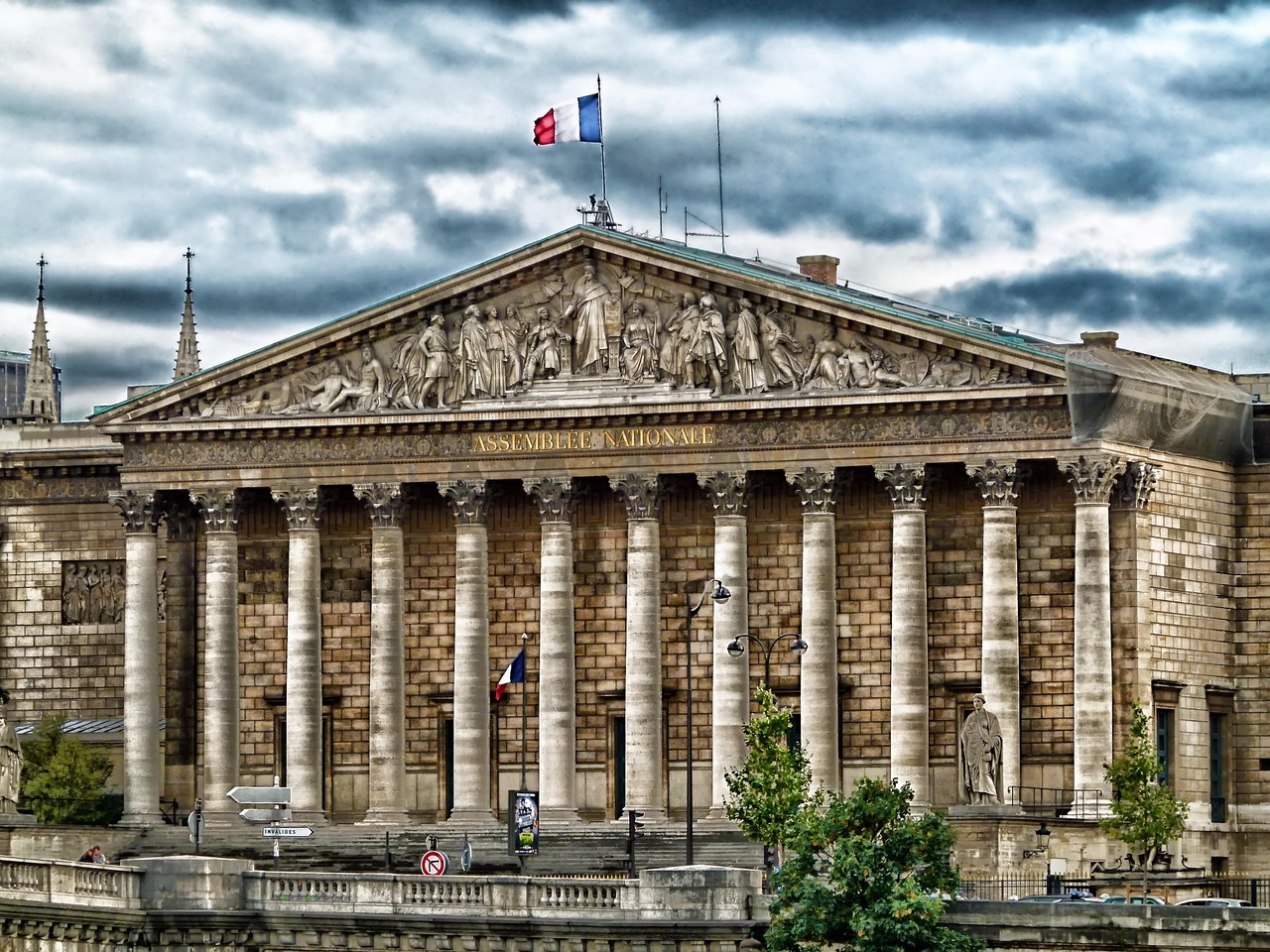 Le gouvernement engage sa responsabilité sur le volet des recettes