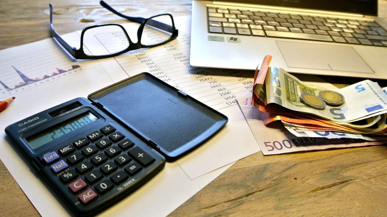 En 2026, l’impôt inchangé face à l’inflation alourdit la pression fiscale sur des ménages déjà asphyxiés