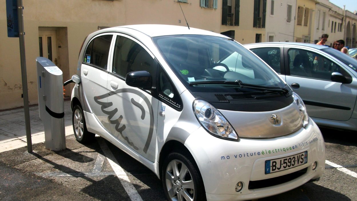 L’UE et la Chine s’acheminent vers un accord sur un prix minimum des véhicules électriques