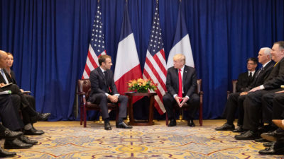 Trump enterre les simagrées protocolaires de Macron