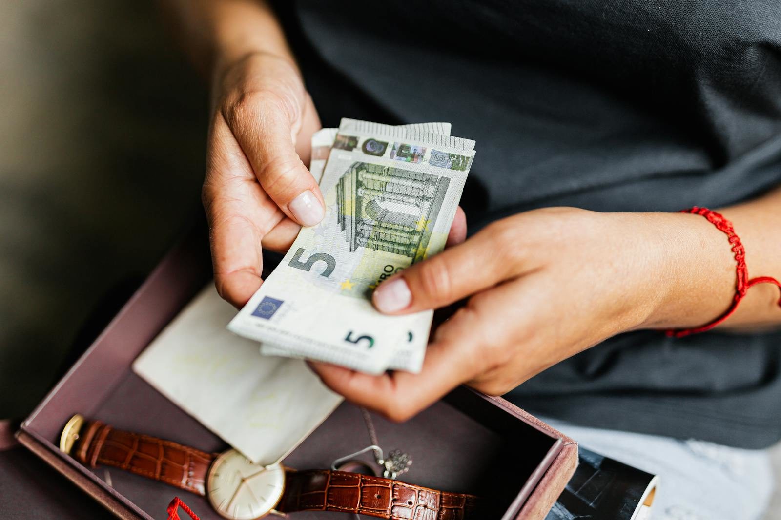 17 000 jeunes surendettés : l’échec d’un modèle qui ne tient plus ses promesses