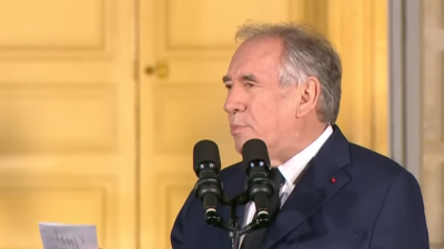 Pau : la permanence de François Bayrou taguée sur fond d’affaire Bétharram