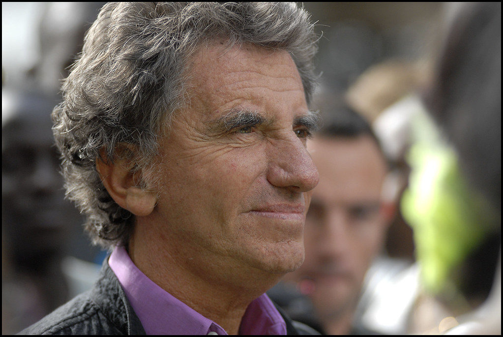 « Après tout ce que j’ai fait pour la culture ! » : Jack Lang furieux de devoir faire la queue au cinéma