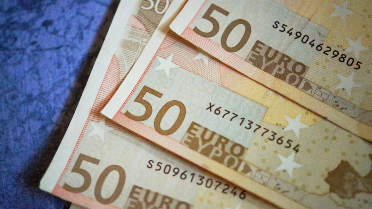 Stockholm impose le retour des espèces en caisse après avoir réduit de moitié sa monnaie en circulation