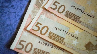 Stockholm impose le retour des espèces en caisse après avoir réduit de moitié sa monnaie en circulation