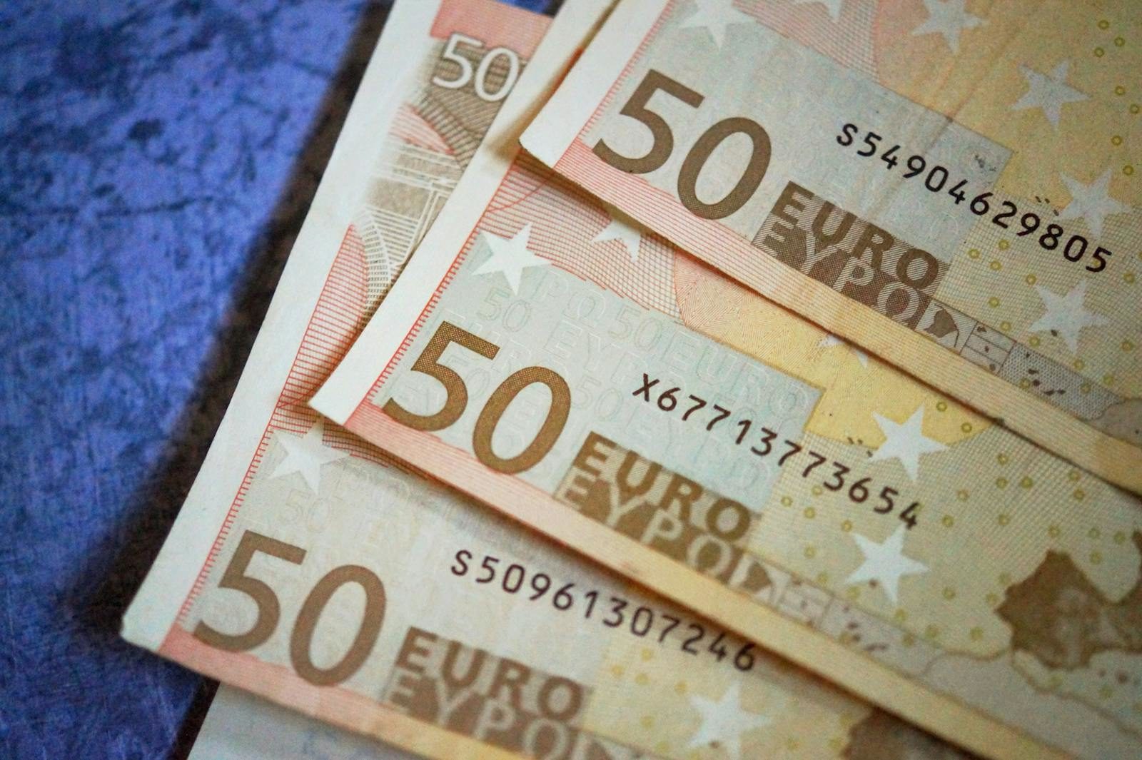 Stockholm impose le retour des espèces en caisse après avoir réduit de moitié sa monnaie en circulation