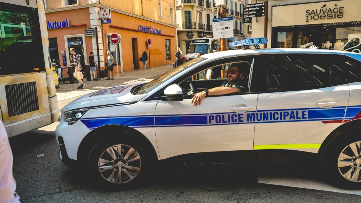 « La police de Nice a besoin de renforts » : Éric Ciotti propose d’accueillir les policiers de Saint-Denis après la décision de désarmement