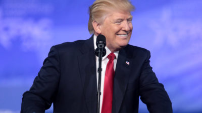 « J’ai le droit absolu d’en imposer de nouveaux » : Trump défie la justice et relance la guerre commerciale mondiale