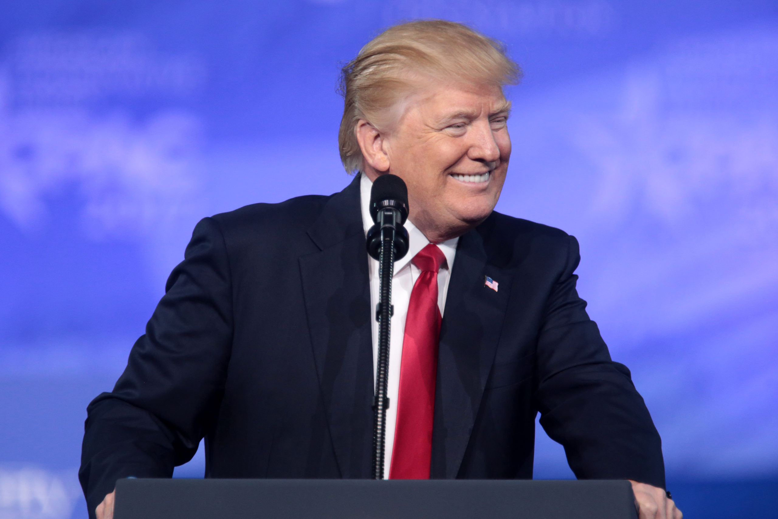 « J’ai le droit absolu d’en imposer de nouveaux » : Trump défie la justice et relance la guerre commerciale mondiale