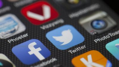 Réseaux sociaux : la protection des mineurs, nouveau prétexte à la surveillance généralisée ?