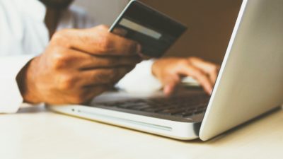 205 000 cartes bancaires françaises en vente sur le dark web : le marché noir des données explose