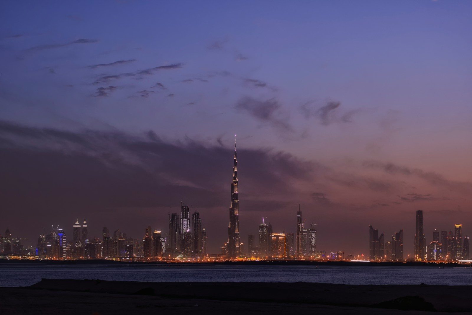 Dubaï : la France protège ses ressortissants après les faits, jamais avant