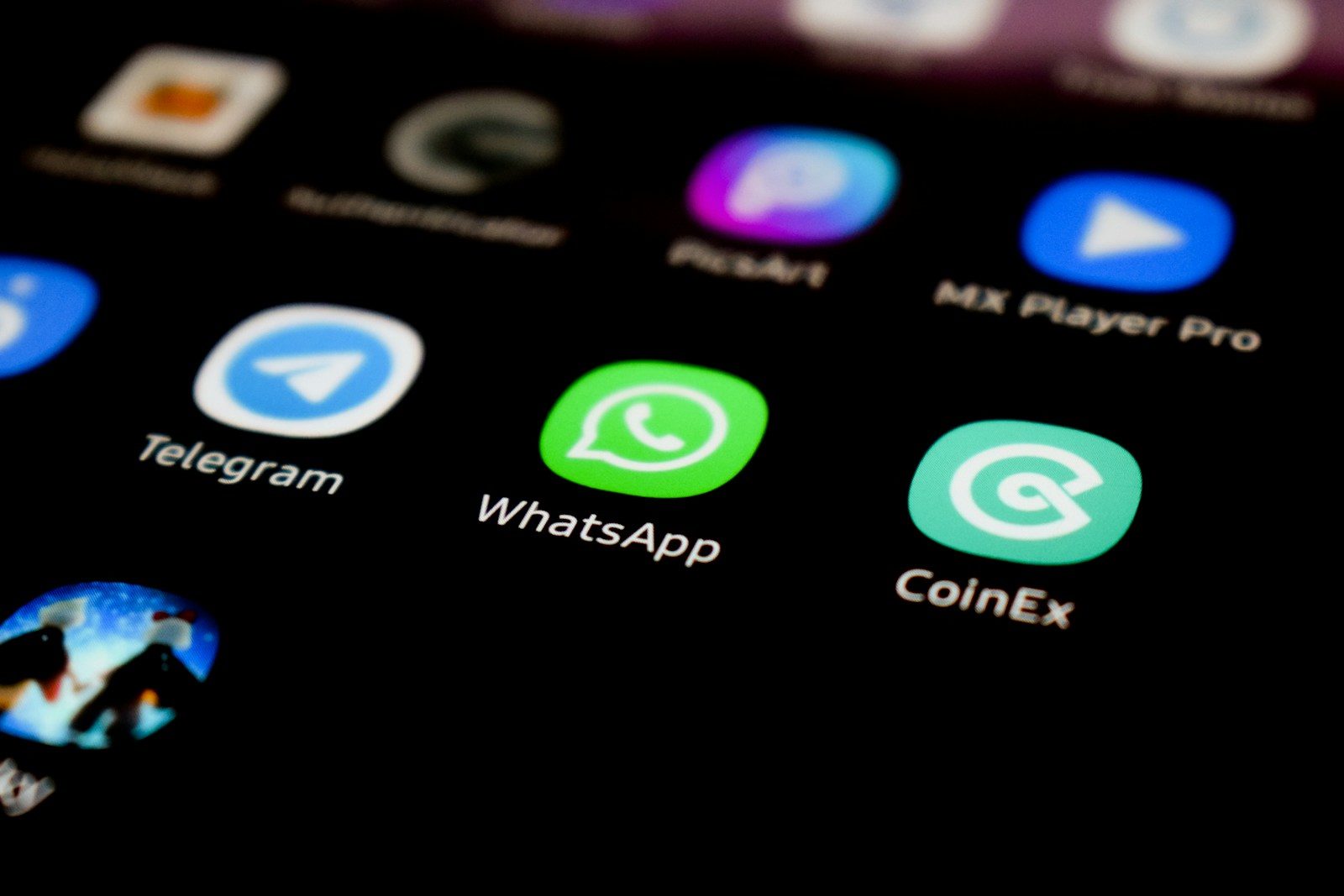 Alerte en France : vos messageries peuvent être piratées sans virus ni logiciel espion