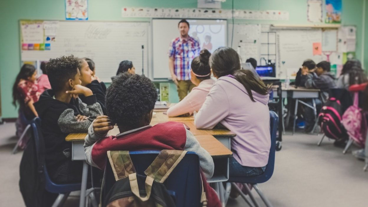 « Des comportements immondes ignorés par la municipalité » : le périscolaire parisien face à ses scandales